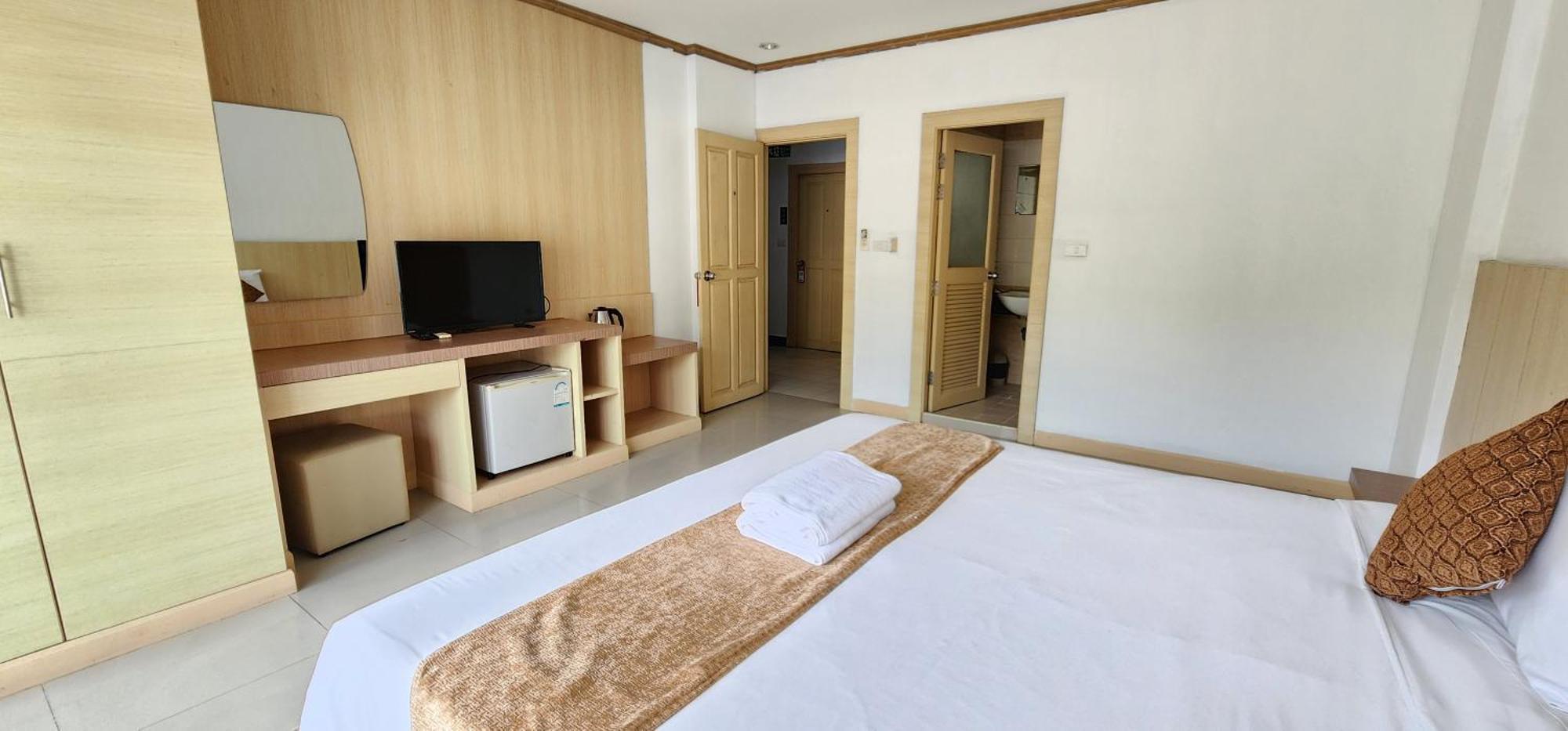 Hotel Eden Park Patong Exterior foto